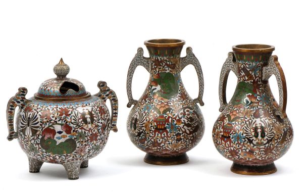 Vases en émaux cloisonnés et un brûle-encens  JAPON XIXe siècle