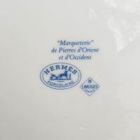 Assiette porcelaine Hermès Paris"Marqueterie de Pierres d'Orient et d'Occident" 1989 – Image 9