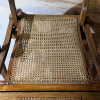 Chaise longue dite de paquebot en bois naturel garniture à fond de canne – Image 4