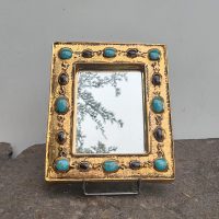 Miroir En Céramique Émaillée Or Et Cabochons Façon Turquoise Par Lembo  Vallauris 1960/70 – Image 3
