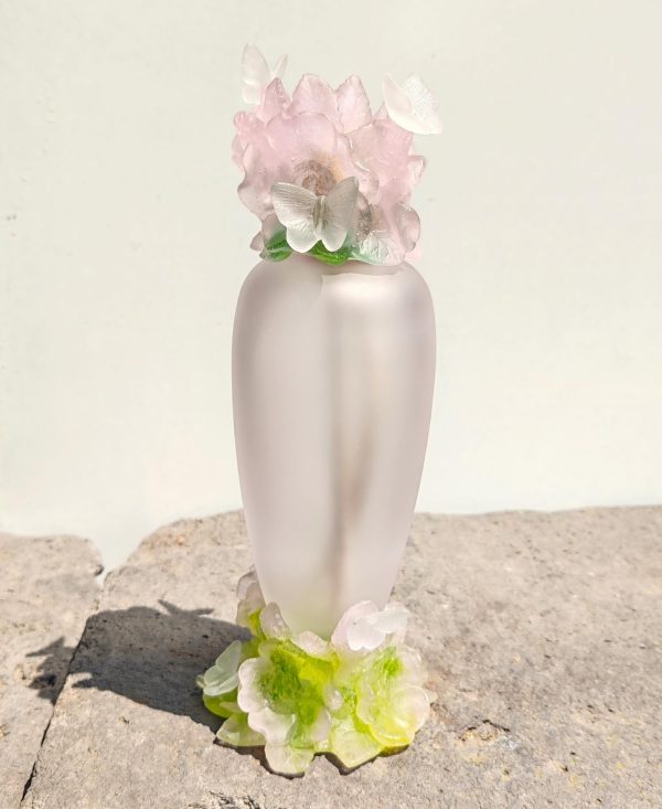 DAUM France LAMPE BERGER  en pâte de verre dans les tons "rose blanc et vert" à motif floral "2000"