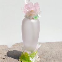 DAUM France LAMPE BERGER  en pâte de verre dans les tons "rose blanc et vert" à motif floral "2000" – Image 2