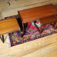 Table gigogne à roulettes desserte "Tristor"  en teck des  années 1960/70 par McIntosh. – Image 3