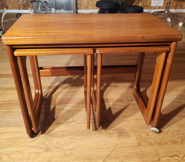 Table gigogne à roulettes desserte "Tristor"  en teck des  années 1960/70 par McIntosh.