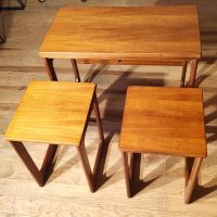 Table gigogne à roulettes desserte "Tristor"  en teck des  années 1960/70 par McIntosh. – Image 4
