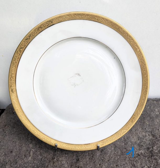 Lot de 9 assiettes dépareillées en porcelaine fine de Limoges " Maison RAYNAUD"