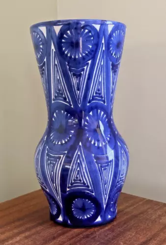 Robert PICAULT Grand vase en céramique à dominante bleu sur fond blanc XX ème