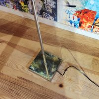 SEYLUMIERE Modèle Hary Lampadaire Liseuse en métal chromé à trois spots globulaires orientables XX ème – Image 7