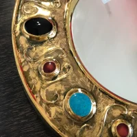 Miroir En Céramique Émaillée Or Et Cabochons Façon Turquoise Par Lembo Vallauris 1960/70 – Image 3