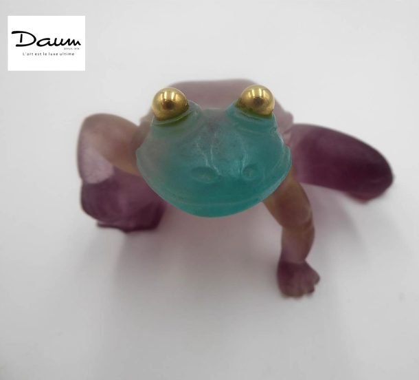 DAUM Grenouille en pâte de verre mauve aux yeux d'or XX ème