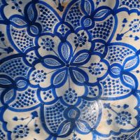 Grand plat coupe sur pied en céramique artisanale de Ahmed Serghini Maroc – Image 3