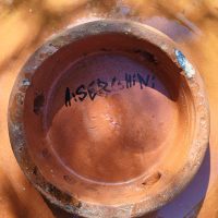 Grand plat coupe sur pied en céramique artisanale de Ahmed Serghini Maroc – Image 6