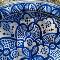 Grand plat coupe sur pied en céramique émaillée de  Ahmed Serghini Maroc  XXème – Image 5