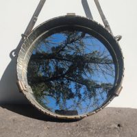 Miroir circulaire de style brutaliste en fer forgé maintenu par deux bras et un anneau France Circa 1950/60 – Image 2