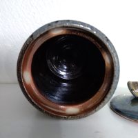 Suzy ATKINS (1941) Atelier du DON du FEL Pot couvert en céramique émaillée réhaut à l'or fin XX ème – Image 4