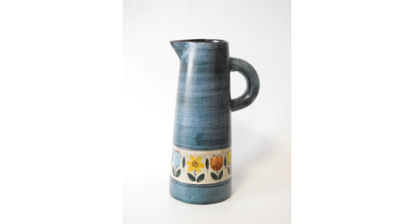 Jean de LESPINASSE (1896 - 1979) Grand pichet à orangeade en faïence à décor d'un bandeau tournant floral sur fond bleu
