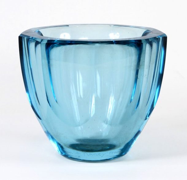 DAUM Nancy France Vase cristal bleu à côtes taillées vers 1930