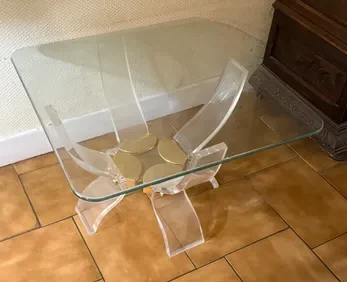 Table basse en verre élégante des années 70/80 réalisée par Curvasa Muebles