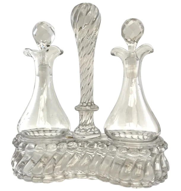 Huilier et Vinaigrier avec support  en cristal de Baccarat fin XIX début XX ème