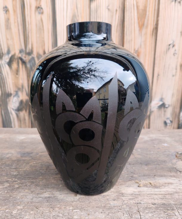 Grand vase en verre noir gravé  Art déco (circa 1930–1950)