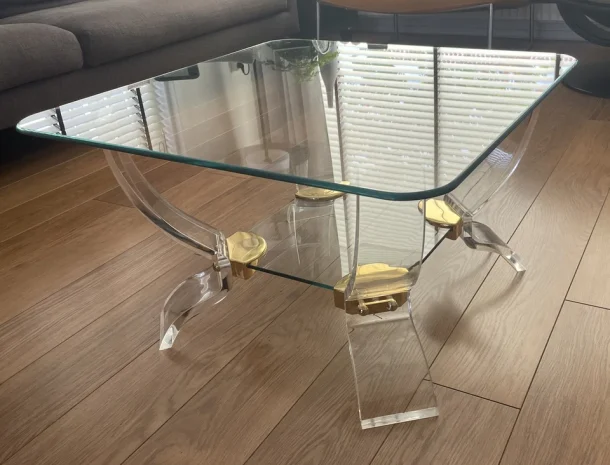 Table basse en verre élégante des années 70/80 réalisée par Curvasa Muebles