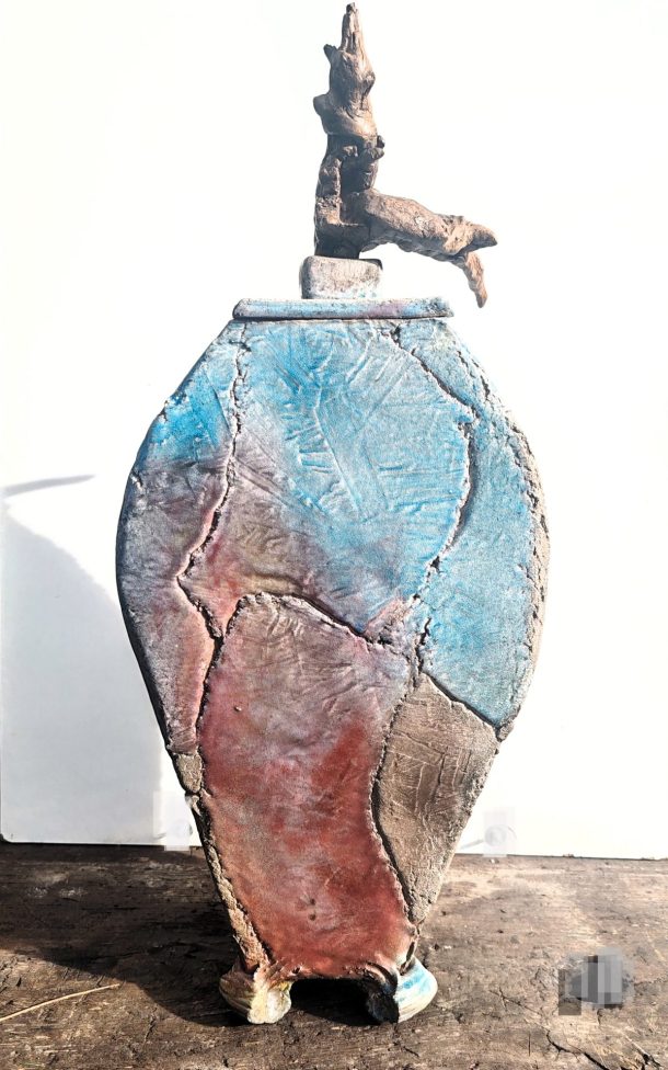 Grand pot couvert en grès émaillé prise du couvercle constituée d'une racine XX ème