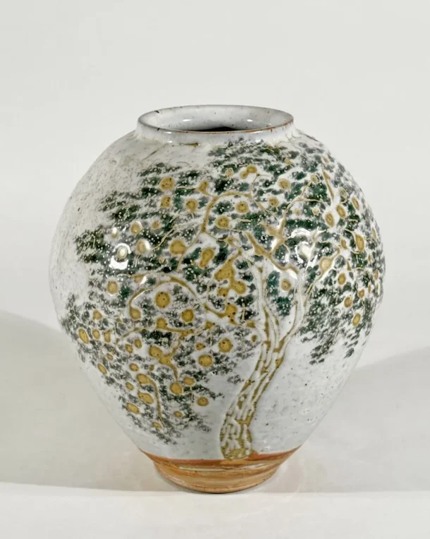 François DEBIEN VASE ovoïde en céramique émaillée à décor d'arbre en fruit sur fond crème XX ème