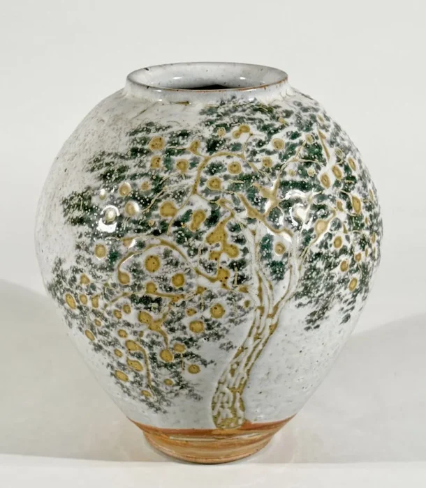 François DEBIEN VASE ovoïde en céramique émaillée à décor d'arbre en fruit sur fond crème XX ème