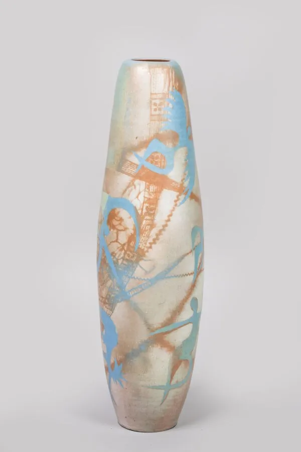 Sophie COMBRES Grand vase tubulaire en céramique émaillée  à décor de funambules et de danseuses stylisées