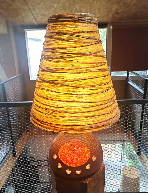 Potiers d'Accolay Lampe Résine Cordée Pied En Céramique éclairée  Vintage 60