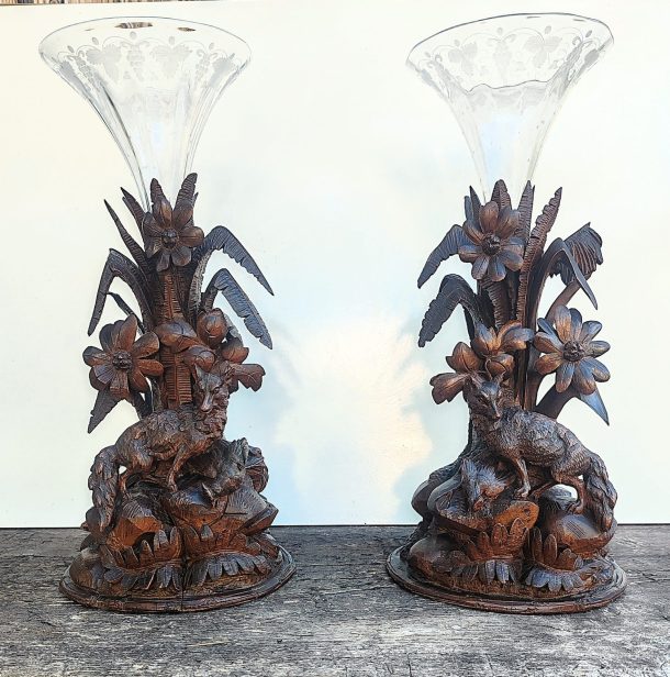 Paire de supports sculptés à la main  (style Forêt-Noire suisse) Fin XIX Début XX ème