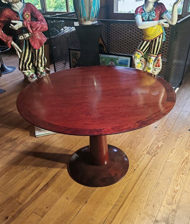 Table de salle à manger circulaire  par la maison de haute ébénisterie française Philippe HUREL