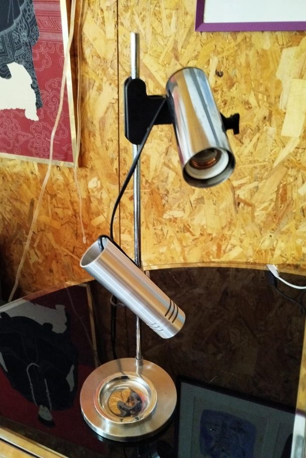 Lampe à poser ou de bureau à deux spots orientables en aluminium brossé et métal chromé Année 70